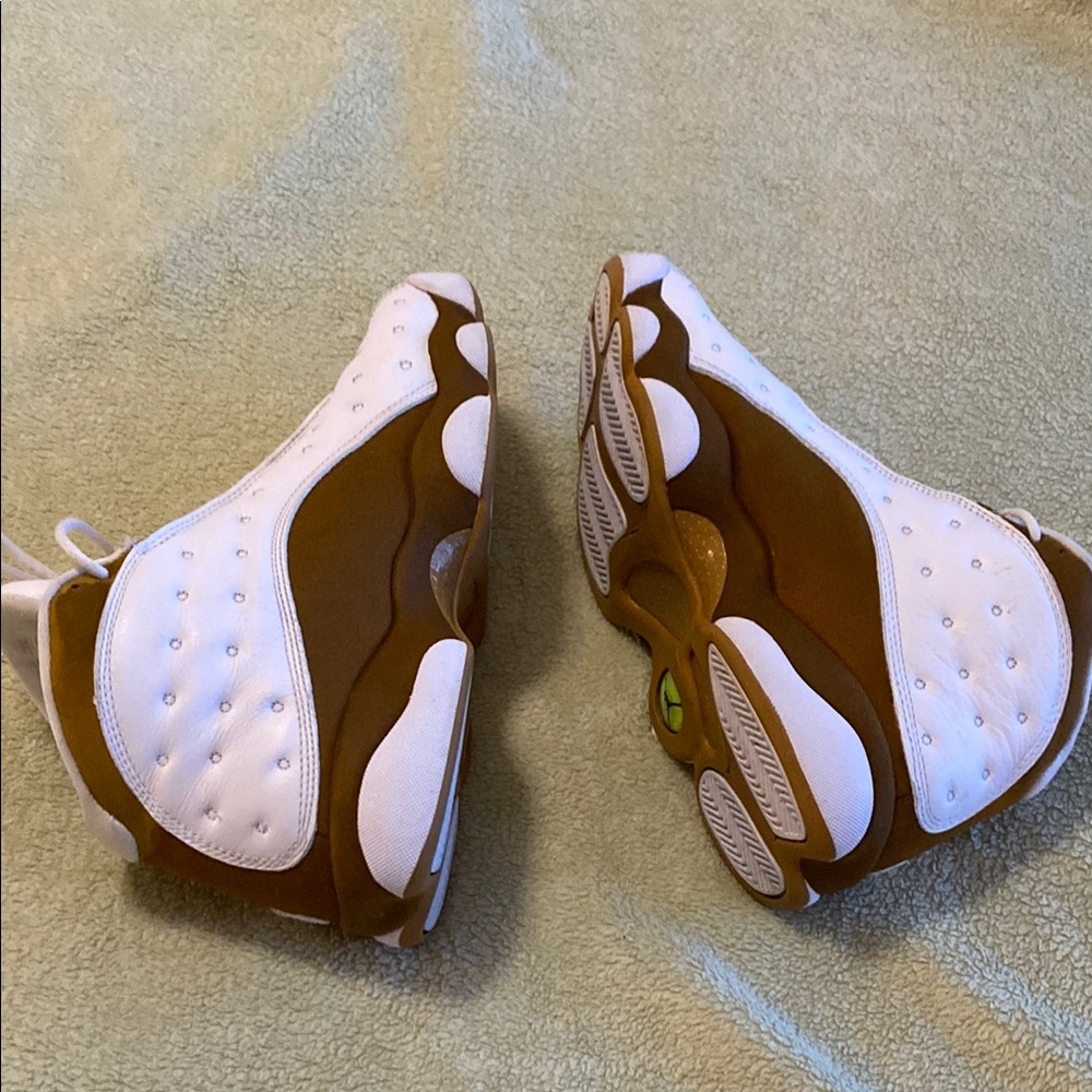 Jordan basketball shoes White and Brown